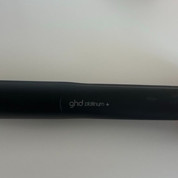GHD Platinum+ Flat Iron (1 inch plate) Black with pouch. - Picture 5 of 5